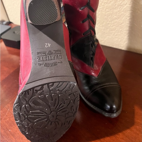 L’Artiste Boots. Size 42. Zipper closure. Like new, maybe worn once. - Picture 3 of 3